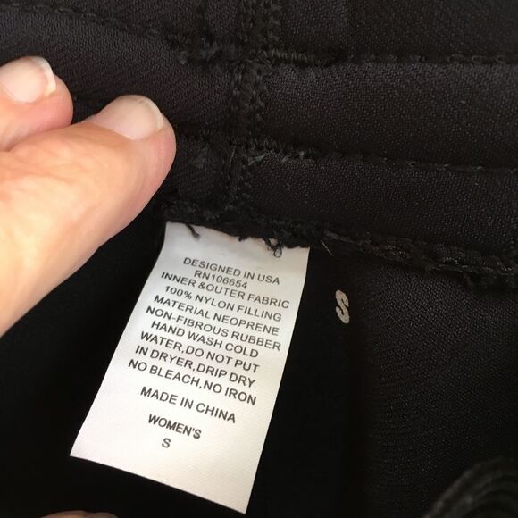 NEW WITH TAGS YAMAHA NEOPRENE RIDE SHORTS IN BLACK AND PINK - Picture 3 of 6